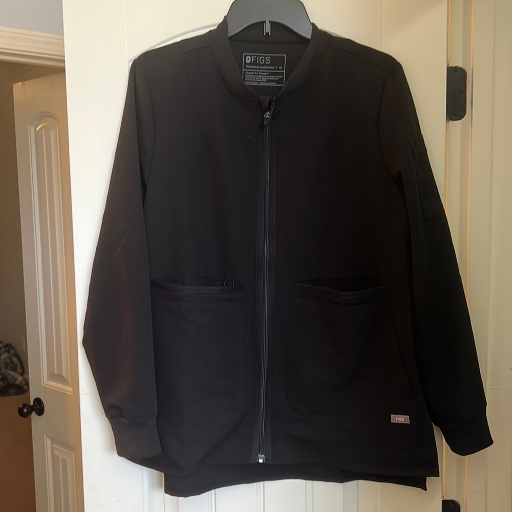 New with tags Figs black bellery scrub jacket